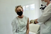 Жителей Новосибирской области начали прививать вакциной КовиВак