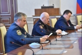 Губернатор Андрей Травников поручил усилить очистку дворов и вывоз снега