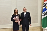Знаки отличия «За материнскую доблесть» вручены в Правительстве региона