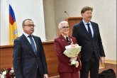 Первый замгубернатора Юрий Петухов вручил сотрудникам территориального Управления Роспотребнадзора государственные награды РФ