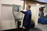 Получить новую профессию и работу на предприятиях оборонного комплекса могут жители региона по специальным программам