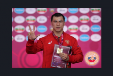 Андрей Травников поздравил новосибирского борца Романа Власова с победой на чемпионате Европы