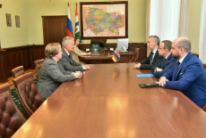 Глава Новосибирской области Андрей Травников провел встречу с Генконсулом ФРГ в Новосибирске Виктором Рихтером