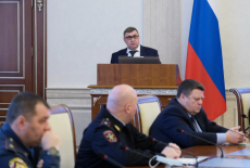 Губернатор Андрей Травников поздравил аграриев региона с успешным завершением уборочной
