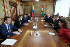 Губернатор Андрей Травников провел рабочую встречу с делегацией Республики Узбекистан