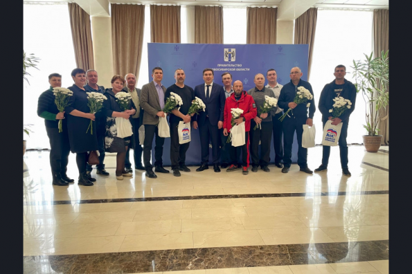 В Правительстве региона наградили почетных доноров