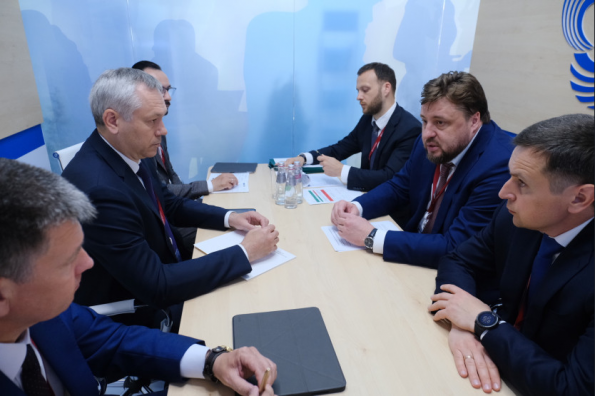 Новосибирская область обеспечивает гарантированные поставки отечественной сельхозтехники для аграриев региона