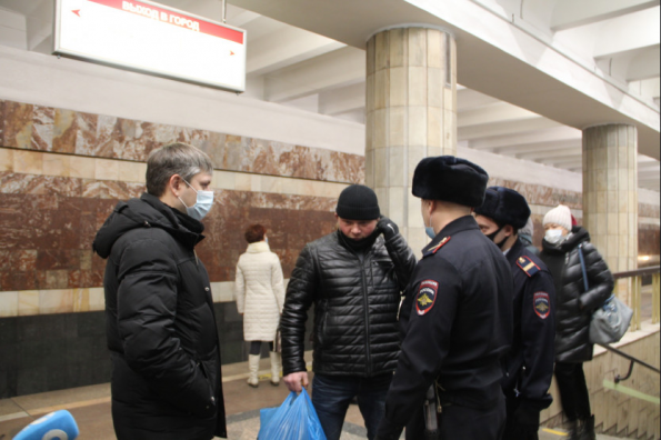 Пассажиры без масок были изгнаны из метро в ходе очередного рейда минтранса 