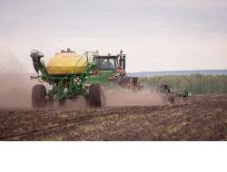 Пшеницу и лен-кудряш начали сеять аграрии Новосибирской области
