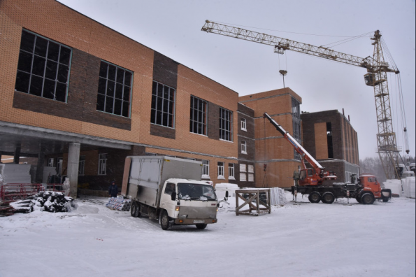 Новая современная школа на 1100 мест достраивается в поселке Восход под контролем Правительства региона