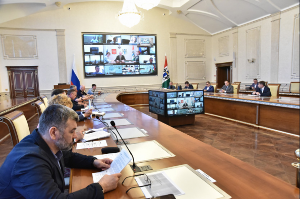 Полуторамиллиардные поправки в бюджет: Андрей Травников взял на контроль исполнение социальных обязательств