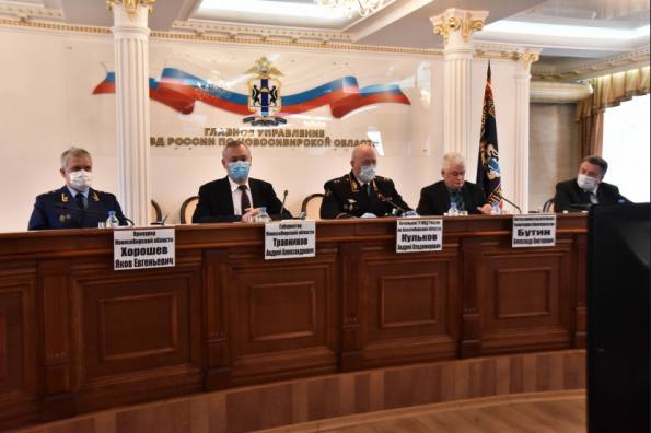 Губернатор Андрей Травников поблагодарил полицейских региона за надежность и активную работу
