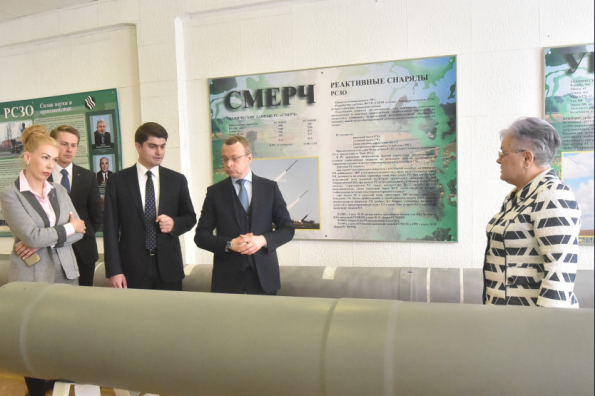 Врио первого заместителя Губернатора Юрий Петухов посетил Новосибирский завод искусственного волокна