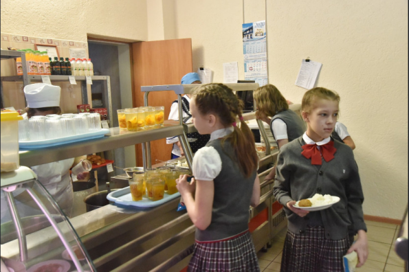 Губернатор Андрей Травников: Новосибирская область готова обеспечить всех младших школьников бесплатными обедами к началу нового учебного года