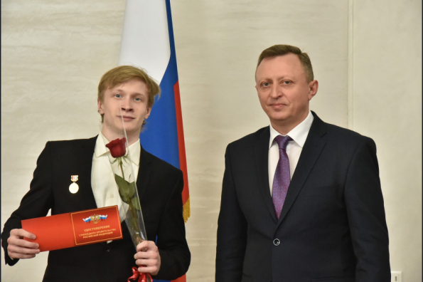 Лучшим студентам профобразования Новосибирской области вручены удостоверения стипендиатов Правительства РФ