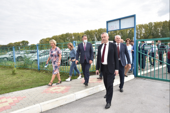 Новую школу в Болотном сдадут на три месяца раньше срока – к 1 сентября 2021 года