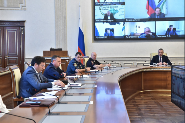 Губернатор поручил ускорить реализацию программы по расселению граждан из аварийного жилья