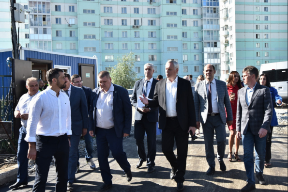 К новым поликлиникам – новые дороги: Губернатор поставил задачи по комплексному развитию Октябрьского района