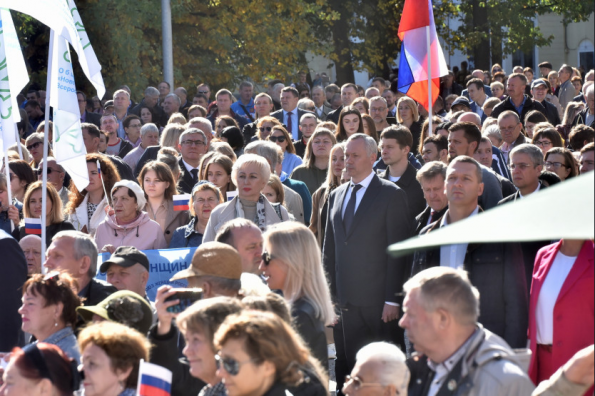 Митинг-концерт в поддержку Президента России и референдума на Донбассе собрал более 7 тысяч новосибирцев