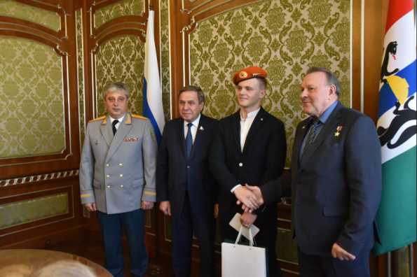 В Правительстве региона наградили детей, совершивших героические поступки