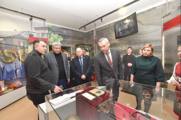 Губернатор Андрей Травников открыл обновленный Сузунский краеведческий музей