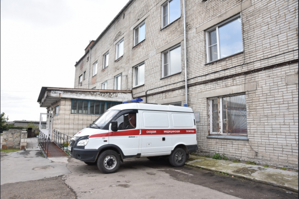 Андрей Травников поручил региональным министерствам оказать содействие обновлению Колыванской ЦРБ