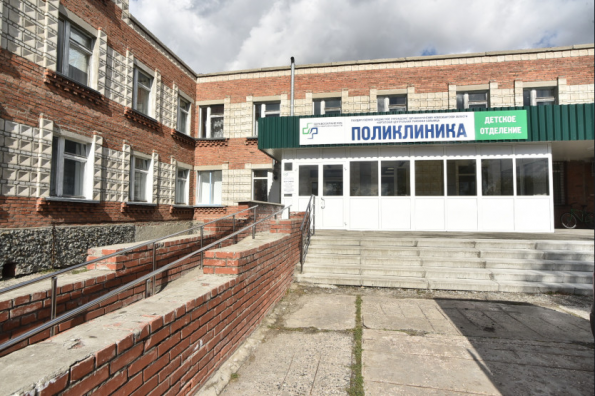 Андрей Травников: Мобильными ФАПами оснастят все центральные районные больницы региона