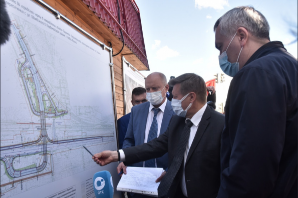 Губернатор Андрей Травников рассмотрел перспективные проекты транспортных развязок на Бердском шоссе