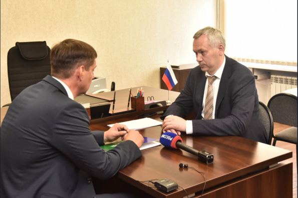 Андрей Травников проконтролировал строительство школы в Болотном, возводимой по поручению Президента России