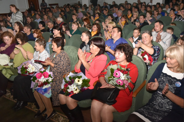 Знаки отличия «За материнскую доблесть» вручены жительницам Новосибирской области