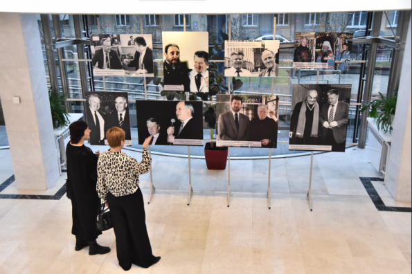 35 лет возвращают возможность заново взглянуть на яркий, чёткий мир: Новосибирская область чествует работников филиала МНТК «Микрохирургии глаза»