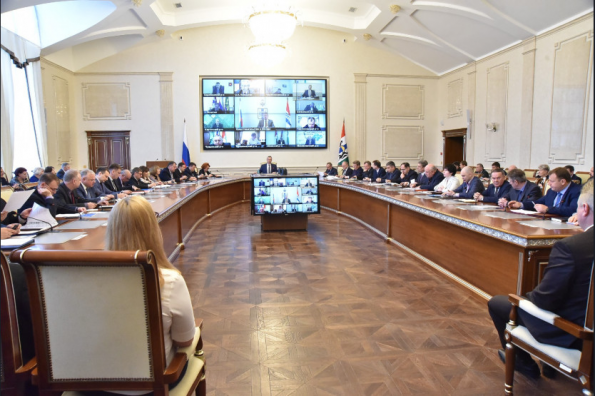 Андрей Травников: Необходимо проработать предложения по поддержке предприятий в условиях роста цен на ГСМ