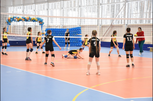 Уникальный спортивный комплекс для легкоатлетов открылся в Кольцово по нацпроекту