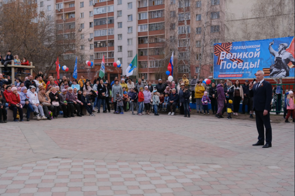 Губернатор поблагодарил новосибирских депутатов за патриотическую работу и поддержку бойцов СВО