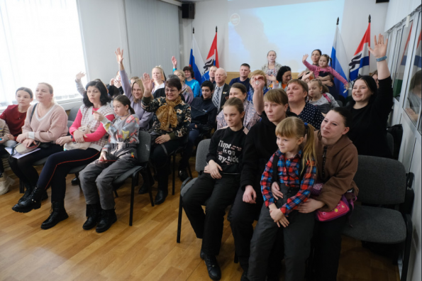 Особенно ценны письма детей: новосибирские бойцы пообщались с родными во время телемоста Минобороны РФ