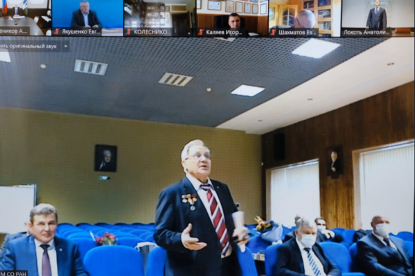 Губернатор Андрей Травников поздравил с 80-летием академика Василия Фомина