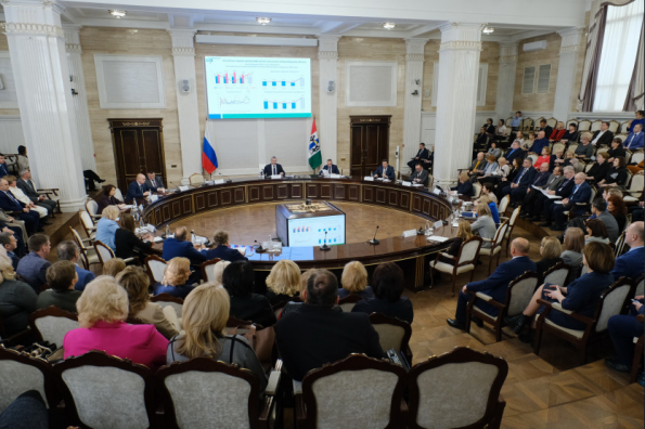 Внимание к пациентам и качеству медицинской помощи: Губернатор Андрей Травников обозначил задачи сферы здравоохранения на 2023 год