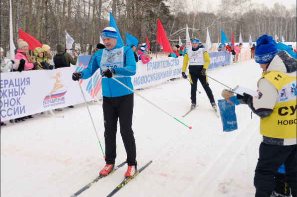 Губернатор Андрей Травников принял участие во Всероссийской массовой лыжной гонке «Лыжня России-2019»