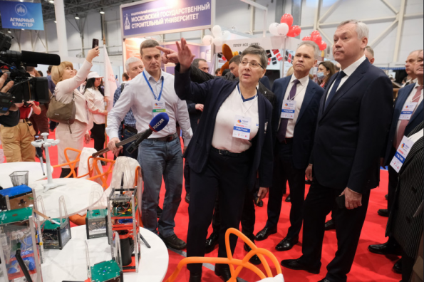 Андрей Травников открыл в Экспоцентре форум-выставку «Учебная Сибирь-2023»