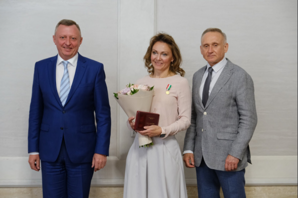 Многодетным матерям Новосибирской области вручили знаки отличия «За материнскую доблесть»