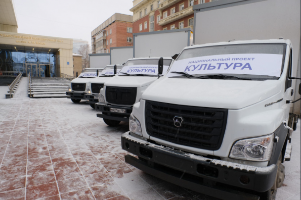 Пять районов Новосибирской области получили мобильные автоклубы