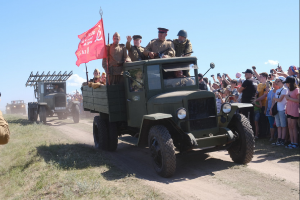 Фестиваль «Сибирский огонь» после двухлетнего перерыва вновь собрал друзей и любителей истории – в День России