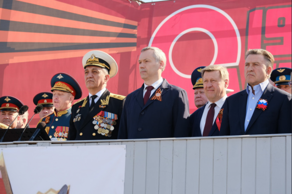 Андрей Травников вместе с новосибирцами принял участие в торжественных мероприятиях, посвящённых Дню Победы
