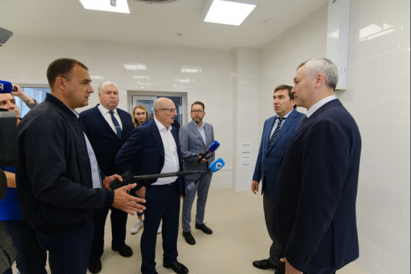 Глава региона проверил исполнение поручений по капремонту хирургического отделения Коченевской ЦРБ