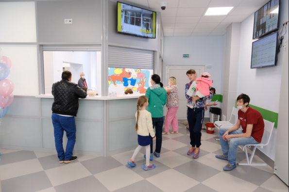 Андрей Травников: После капитального ремонта в детской поликлинике созданы комфортные условия и для медиков, и для пациентов