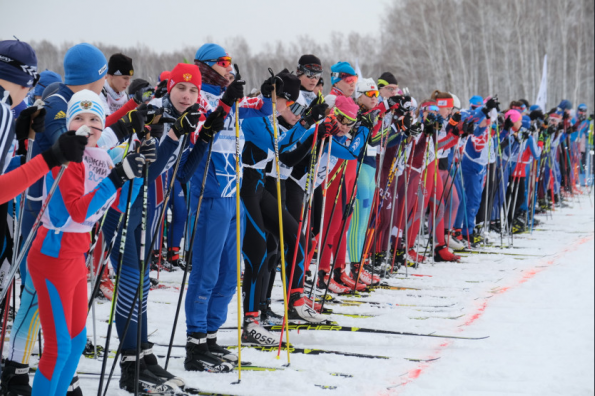 Губернатор Андрей Травников и 15 тысяч новосибирцев приняли участие во Всероссийской массовой лыжной гонке «Лыжня России-2020»