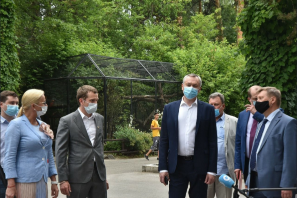 Регион продолжает поддерживать Новосибирский зоопарк: средства выделят на содержание животных и строительство новых вольеров