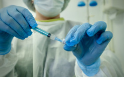 Больше 400 тысяч комплектов – запас вакцин от коронавируса в Новосибирской области