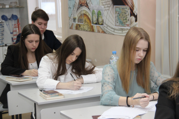 Допуск к ЕГЭ: выпускники региона написали итоговое сочинение