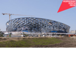 На фасаде нового ЛДС монтируются конструкции для видеоэкранов